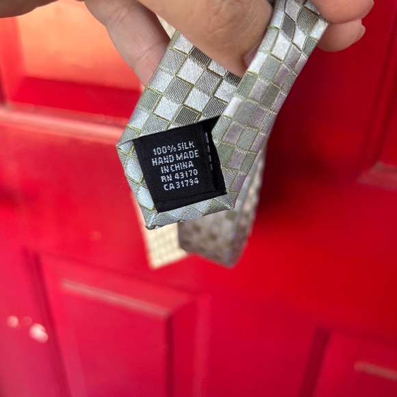 Alfani Men's Ties 100% Silk Grey Silver Formal Wear - Picture 3 of 4